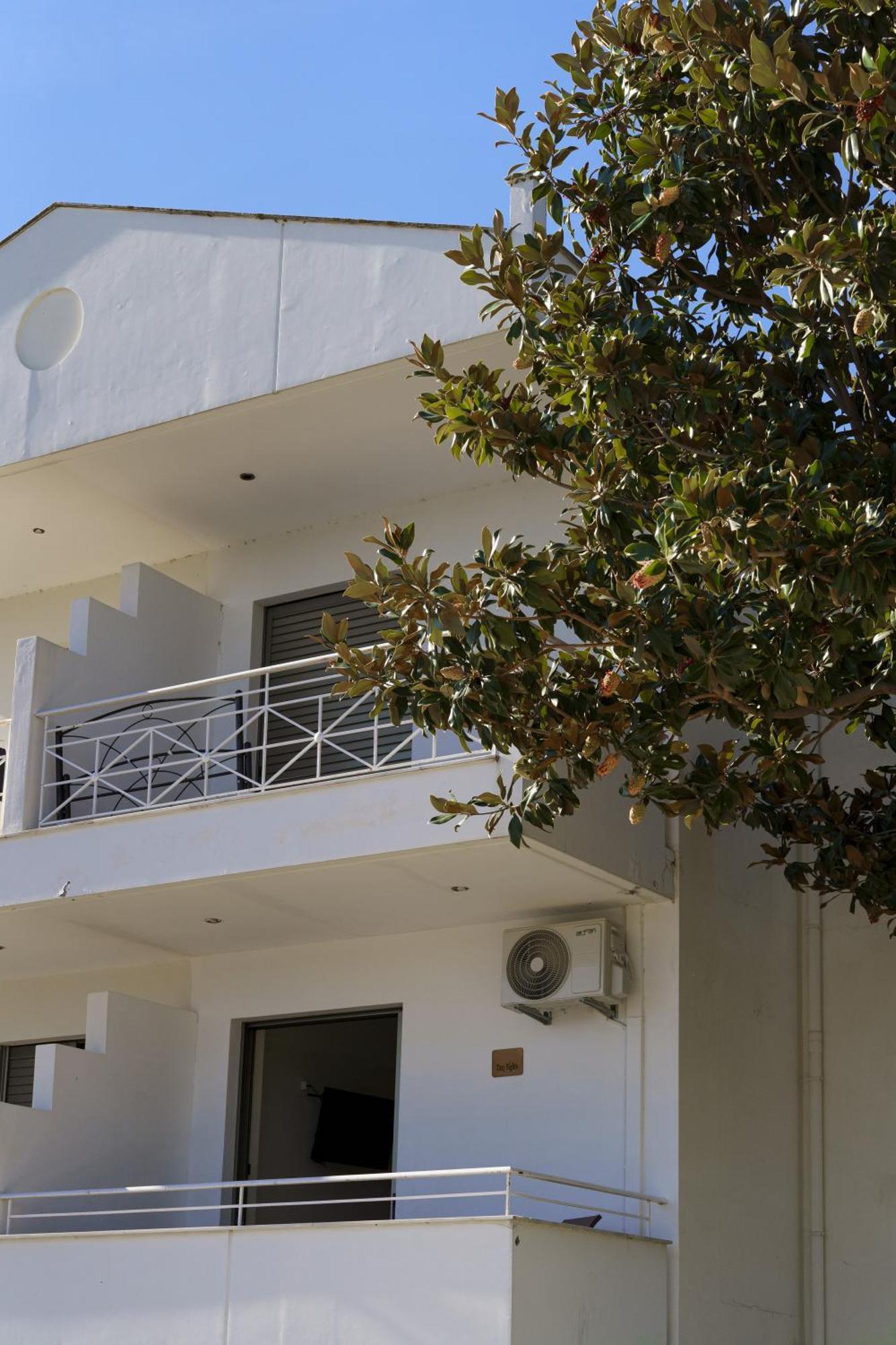 Cozy Nights Apartment Messíni Exterior photo